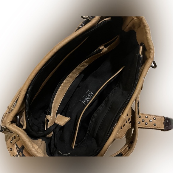 Monte Vista Camo Concealed Carry Purse - Picture 8 of 13